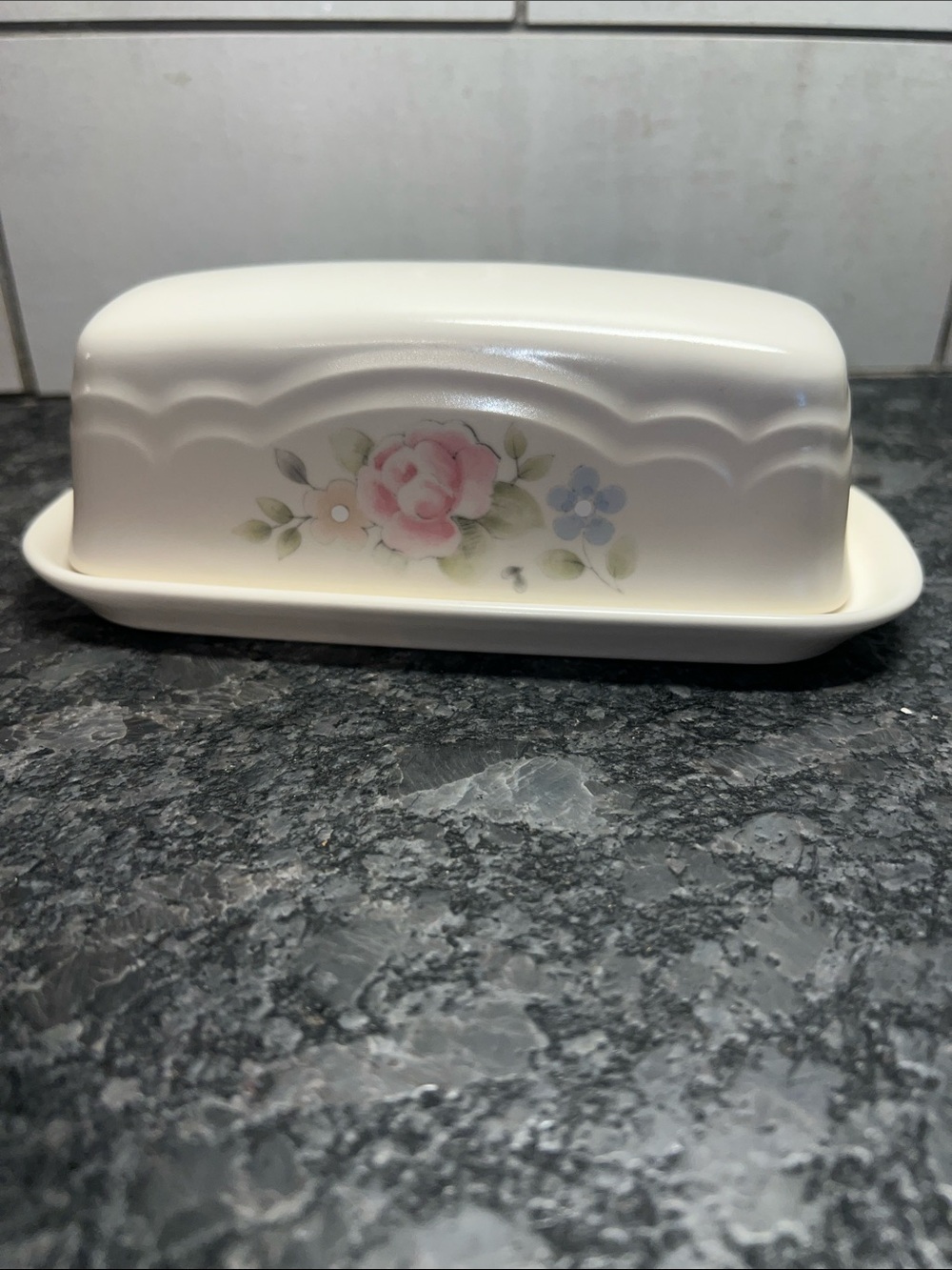 Pfaltzgraff Tea Rose covered butter dish. Pink flowers. In like new condition.